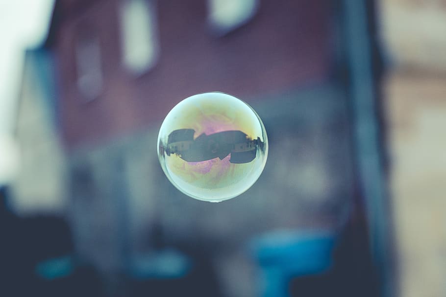 poc profund, foto del focus, bombolla, sense títol, flotant, reflexió, amunt, transparent, adolescent, reflexió especular, líquid de bombolles de sabó, bombolla de sabó, cel, veure a travès, escola, bufa, jugant, centrar-se en primer pla, esfera, primer pla, vulnerabilitat, fragilitat, a l'aire, dia, vidre - material, naturalesa, sabó sud, forma, estructura construïda, a l'aire lliure, bola de vidre, pilota, arquitectura, cap gent, 5K