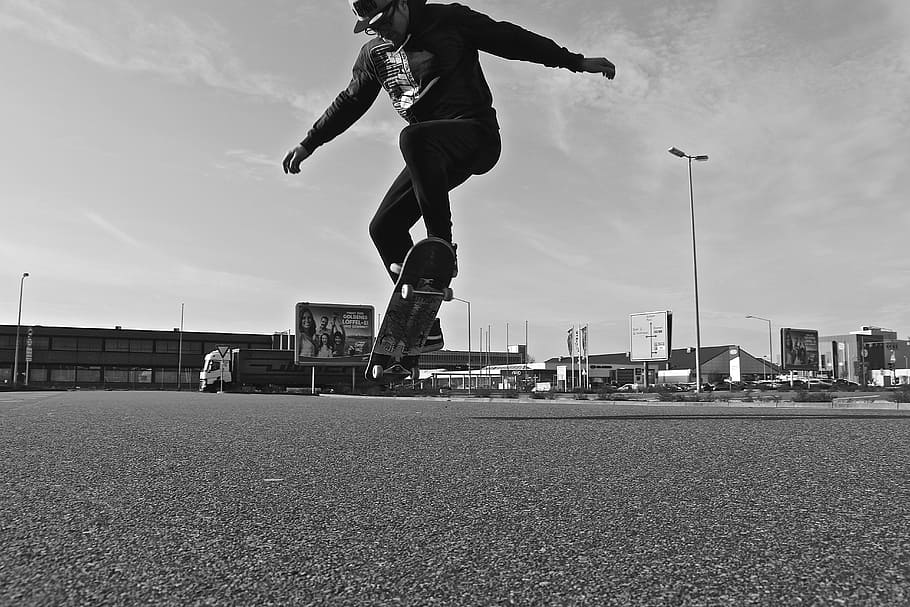 anak laki-laki, skating, skateboard, trik, pria, skateboard, Trik, pemuda, manusia, melompat, putih hitam, di luar rumah, hitam dan putih, orang-orang, olahraga, pemandangan kota, pengganti, tindakan, kota, bayangan hitam, olahraga ekstrim, berolahraga, kehidupan kota, langit, laki-laki, di udara, dewasa, satu orang, penuh, ketrampilan, hari, kegiatan waktu luang, alam, orang sungguhan, Arsitektur, struktur yang dibangun, keseimbangan, peralatan olahraga, gerakan, 5K