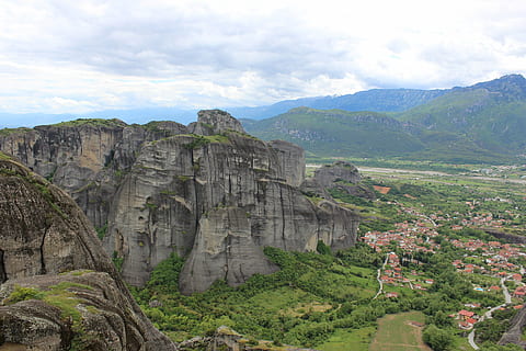 meteora, Grecia, rocce, montagna, paesaggio, scenics - natura, bellezza nella natura, scena tranquilla, cielo, natura, pianta, ambiente, roccia, la tranquillità, formazione rocciosa, nuvola - cielo, scena non urbana, terra, roccia - oggetto, solido, nessuno, albero, scogliera, all'aperto, formazione, abbazia, 5K, CC0, dominio pubblico, privo di copyright