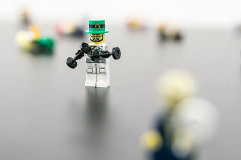 selettivo, fotografia a fuoco, lego minifigurine, esecutivo, condurre, guida, squadra, capocuoco, uomo, held, forte, body building, R-squared, comando, treno, maschio, coraggio, nessuno, in casa, tecnologia, avvicinamento, giorno, messa a fuoco selettiva, concentrarsi sulle conoscenze acquisite, connessione, acqua, comunicazione, controllo, rappresentazione umana, tavolo, natura, presa di corrente, giocattolo, sport, rappresentazione, industria, 2K, CC0, dominio pubblico, privo di copyright