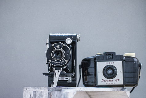telecamera, Vintage ▾, tavolo, tecnologia, macchina fotografica analogica, antico, macchine fotografiche, avvicinamento, elettronica, attrezzatura, in casa, kodak, lente, zoom, macchina fotografica - attrezzatura fotografica, temi fotografici, in stile retrò, obiettivo - strumento ottico, attrezzatura fotografica, nessuno, Fotografare, girato in studio, nostalgia, attività, Camera digitale, singolo oggetto, copia spazio, caratteristica della parete, fotocamera reflex, 5K, CC0, dominio pubblico, privo di copyright