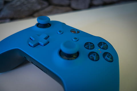 conducător auto, joc, controlor de joc, gamepad, joystick, xbox, jocuri, albastru, a închide, Control, tehnologie, nici o persoana, telecomandă, comunicare, în interior, conexiune, panou de control, un singur obiect, apasa butonul, arta culturii și divertismentului, să se concentreze asupra primelor elemente, zi, industrie, mașini, vedere în unghi mare, iluminat, 5K, CC0, domeniu public, fără drepturi de autor