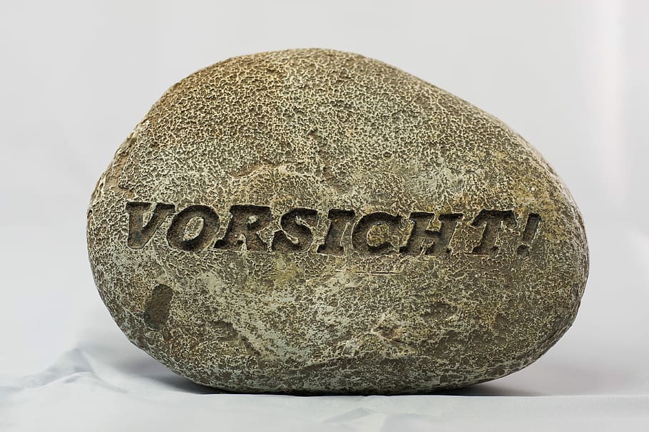 pietra, font, gratuito, attenzione, grigio, nessuno, sfondo bianco, avvicinamento, singolo oggetto, girato in studio, vecchio, in casa, testo, ricchezza, sceneggiatura occidentale, finanza, risparmi, solido, natura morta, spiritualità, storia, cibo e bevande, natura, religione, pietra - oggetto, 4K