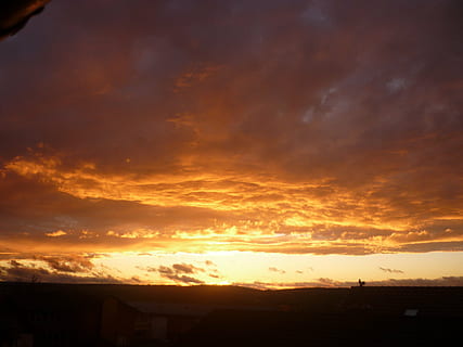 Sonnenuntergang, Abend, atmosphärisch, Wolken, Himmel, Sonne, abendstimmung, Dämmerung, golden, untergehende Sonne, warm, Sonnenlicht, Nachglühen, wolke - himmel, Szenen - Natur, orange Farbe, Schönheit in der Natur, Natur, die Architektur, Umgebung, keine Leute, Ruhe, Dramatischer Himmel, Silhouette, Gebäudehülle, gebaute Struktur, idyllisch, ruhige Szene, Wolkengebilde, draußen, dunkel, 2K, CC0, gemeinfrei, lizenzfrei