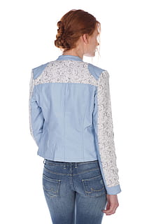 kvinde, hvid, blå, blomster, kjole skjorte, jeans, kvinde i hvidt, blå bukser, studie, model, tilbage, skjorte, æstetik, kvinders, udsættelse, ung model, kontakt, mode, fotografering, mode skydning, ung, smuk pige, moderne, skønhed model, voksen, mennesker, smuk, human, pige, portræt, ung pige, den unge kvinde, bagfra, kun kvinder, kun en kvinde, skåret ud, hvid baggrund, menneskelig ryg, studio skud, en person, stående, indendørs, afslappet tøj, tre kvart længde, Kvinder, hunner, ung voksen, denim, livsstil, midt voksne kvinder, unge kvinder, frisure, 5K, CC0, offentligt domæne, royaltyfrie