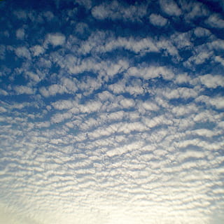 cielo, nubes, azul, se forman nubes, soleado, cúmulo, naturaleza, día soleado, paisaje, vigas del cielo, cielo de la tarde, estado animico, día de verano, nubes cúmulos, nube - cielo, paisajes - naturaleza, belleza en la naturaleza, nadie, antecedentes, paisaje de nubes, escena tranquila, tranquilidad, modelo, ambiente, idílico, fotograma completo, al aire libre, día, atmósfera, meteorología, 1080P, CC0, dominio público, libre de derechos