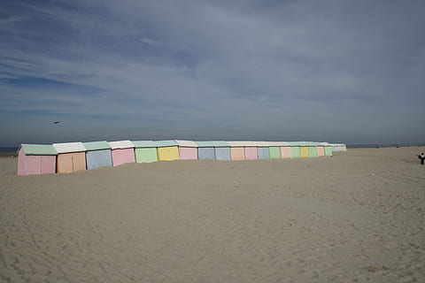 strand, kahytter, badehytter, justering, sandet strand, Frankrig, Berck, opal kyst, natur, hav, sand, jord, himmel, sky - himmel, scenics - natur, vand, multi farvet, skønhed i naturen, i en række, ro, rolig scene, strand hytte, dag, ingen mennesker, side om side, arkitektur, udendørs, 4K, CC0, offentligt domæne, royaltyfrie