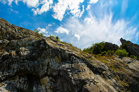 hemel, wolk, blauw, berg-, steen, solide, rots, rock - object, wolk - lucht, natuur, schoonheid in de natuur, scenics - natuur, milieu, land-, rotsformatie, buitenshuis, landschap, dag, bergketen, kalmte, activiteit, extreem terrein, reizen, geen mensen, 5K, CC0, publiek domein, royaltyvrij