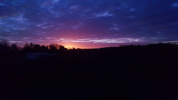 Sonnenuntergang, Schwarz Blau, blaue Sonne, Silhouette, schwarz, Blau, Sonne, Gelb, untergehende Sonne, Bäume, Konstruktion, Himmel, Wasser, harte Arbeit, Arbeit, Orange, Weiß, Abend, Deich, Meer, Landschaft, bunter Sonnenuntergang, Luft, Berge, Wolken, Steine, Themse, Korfu, Griechenland, Turm, Baum, Pflanzen, Big Ben, England, Trampolin, heiß, Hintergrund, London, nett, Niederlande, Natur, Blumen, bunt, blühen, Blume, Frühling, Farben, Grün, farbig, fröhlich, Tulpen, Tulpenfelder, Sommer-, Sandstrand, Strand, Dünen, blauer Himmel, Nordsee, Garten, wunderschöner Strand, Wald, holländische Landschaft, Marram Gras, Glühbirne Niederlande, Blätter, Flora, Holland, Sonnenaufgang, dunkel, Dramatischer Himmel, Nacht-, Szenen - Natur, wolke - himmel, Schönheit in der Natur, ruhige Szene, Ruhe, Umgebung, keine Leute, idyllisch, Stern - Raum, Nicht-städtische Szene, atmosphärische Stimmung, draußen, Astronomie, 4K