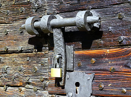 parafuso, velho, trancar, rústico, Igreja, mecanismo, ferro, porta velha, mão, ferro forjado, metal, Entrada, porta, madeira - material, ninguém, fechar-se, segurança, protecção, dia, fechadas, robusto, ao ar livre, oxidado, quadro completo, luz solar, botão, arquitetura, 4K, CC0, domínio público, royalty free
