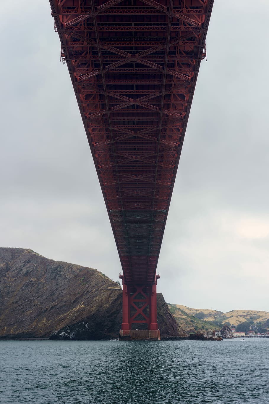 bro, organer, vand, dagtimerne, rød, legeme, struktur, Sky, himmel, flod, klippe, klint, bjerg, landskab, bakke, vej, Golden Gate bro, hav, monument, arkitektur, transportmidler, bygget struktur, ingeniørarbejde, natur, bro - menneskeskabt struktur, forbindelse, dag, lav vinkel visning, rejsemål, havnefronten, sky - himmel, udendørs, Bugt, under, 4K