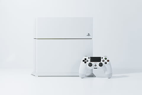 hvid, Sony PS4, PS4, original, controller, overflade, gletscher, knap, sony, konsol, playstation 4, apparat, ingen mennesker, indendørs, køleskab, udstyr, kopiere plads, hvid farve, studio skud, dag, hvid baggrund, teknologi, skåret ud, stilleben, to objekter, beholder, husholdningsudstyr, enkelt objekt, meddelelse, design, sølvfarvet, grå, forbrugerisme, 5K, CC0, offentligt domæne, royaltyfrie