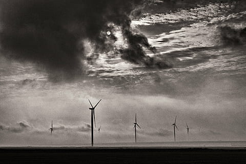 vindmølle, vind, ødemark, Sky, sort og hvid, stormfuld, miljø, miljøbeskyttelse, turbine, sky - himmel, alternativ energi, brændstof og elproduktion, vedvarende energi, himmel, vindkraft, natur, ingen mennesker, landskab, scenics - natur, skønhed i naturen, jord, teknologi, Mark, landlige scene, bæredygtige ressourcer, magt i naturen, 4K, CC0, offentligt domæne, royaltyfrie