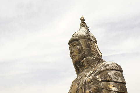Mongolie, chemin, statut, sculpture, statue, faible angle de vue, architecture, ciel, art et Artisanat, personne, l'histoire, le passé, la nature, représentation humaine, représentation, nuage - ciel, journée, structure construite, artisanat, en plein air, Destinations de voyage, Mémorial, ressemblance masculine, 2K, CC0, domaine public, libre de droits