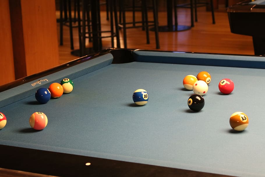 taula de billar, pilota, conjunt, piscina, taula, butxaca, 8, prestatge, senyal, snooker, billar, pilota de piscina, esport, esport de piscina, indicació de la piscina, activitat d'oci, bola de senyal, a l'interior, jocs d’oci, relaxació, cap gent, gran grup d'objectes, esfera, absència, multicolor, cultura i entreteniment artístic, preparació, nombre, sala de billar, vida nocturna, 5K