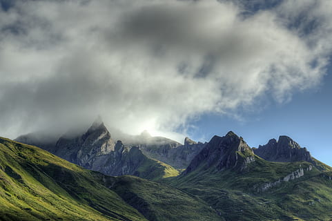 paisatge, muntanyes, naturalesa, cel, Alps, núvols, ennuvolat, medi ambient, camp, boira, herba, camp de gespa, pastures, boirina, alt, idíl·lic, prats, Serra, a l'aire lliure, pacífica, pinacle, escènic, tranquil, viatjar, vall, vista, núvol - cel, muntanya, escenics - natura, bellesa a la natura, cap gent, terra, escena tranquil·la, tranquil·litat, cim de muntanya, panoràmica, destinacions de viatge, tempesta, cel dramàtic, cresta de muntanya, 5K, CC0, domini públic, lliure de regalies