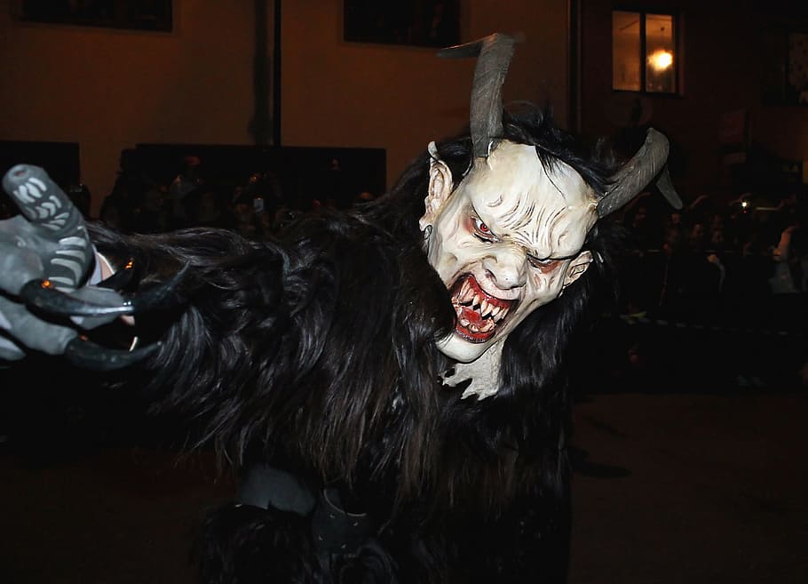 vestit de laberint de Halloween, laberint, disfressa de Halloween, diable, dolent, monstre, por, màscara, horror, terrible, ansietat, el cruel, dents, carnaval, fantasmal, boca oberta, Halloween, disfresses d’escena, nit, disfressa, disfressar-se, màscara - disfressa, persones reals, celebració, mamífer, boca, a l'interior, representació, nacional, animals domèstics, gent, activitat d'oci, cara oculta, agressió, 1080P