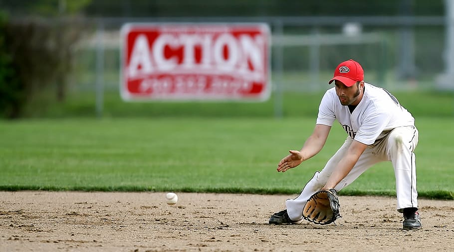 beisbol, campió, jugador, pilota, esport, Lliga, guant, entrada, estadi de ball, acció, shortstop, camp d'influència, herba, verd, brutícia, camí de la base, Fielding, uniforme, rebotar, va colpejar, Canadà, canadenc, beisbol - esport, a l'aire lliure, jugador de beisbol, Lliga de joves, pilota de beisbol, jugant, atleta, esport competitiu, gent, gorra de beisbol, roba, uniforme de beisbol, tapa, una persona, barret, homes, longitud completa, adult jove, esportista, uniforme esportiu, dia, activitat d'oci, camp de joc, adult, contemplació, 2K
