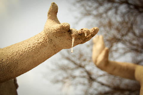 lanzhou, estàtua, hivern, part del cos humà, mà, mà humana, una persona, part del cos, celebració, centrar-se en primer pla, naturalesa, primer pla, extremitat humana, dia, membre, perspectiva personal, cel, a l'aire lliure, arbre, planta, dit, persona irreconeixible, braç humà, 2K, CC0, domini públic, lliure de regalies