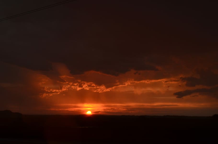 Sonnenuntergang, Wolken, Sonnenaufgang, schwarz, Orange, Himmel, wolke - himmel, Schönheit in der Natur, Umgebung, Natur, Szenen - Natur, keine Leute, orange Farbe, dunkel, Dramatischer Himmel, Hitze - Temperatur, Ruhe, Warnschild, Sonne, ruhige Szene, Scheu, Sturm, Zeichen, draußen, Kraft in der Natur, 4K