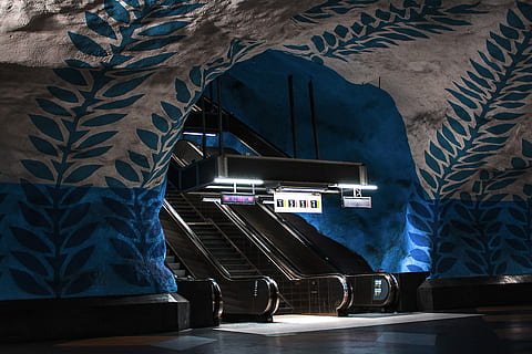 marron, escalators, noir, lampe de bar, gris, escalier mécanique, la grotte, modèle, station, lumières, illuminé, nuit, architecture, mouvement, structure construite, à l'intérieur, mouvement flou, personne, modes de vie, la musique, sport, mode de transport, la nature, transport, réflexion, transport public, longue exposition, 4K, CC0, domaine public, libre de droits