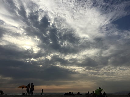 ceu, nuvole, spiaggia, tramonto, mare, cielo, nuvola - cielo, natura, bellezza nella natura, persone reali, persone, scenics - natura, uomini, stili di vita, all'aperto, nuvoloso, attività di svago, gruppo di persone, architettura, terra, in piedi, ambiente, giorno, 2K, CC0, dominio pubblico, privo di copyright