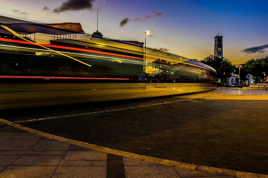 fotografía timelapse, calle, ligero, edificio, larga exposición, perspectiva, viaje, transporte, noche, urbano, la carretera, vehículo, paisaje urbano, bombilla, relámpago, Rio de Janeiro, arquitectura, ciudad, movimiento, modo de transporte, cielo, exterior del edificio, velocidad, estructura construida, movimiento borroso, iluminado, transporte público, sendero de luz, naturaleza, transporte ferroviario, nadie, al aire libre, 5K