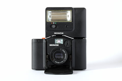 Kamera, analog, minox, retro, alt, Linse, Nostalgie, alte Kamera, fotografieren, Fotografie, Fotoapparat, Jahrgang, Messsucherkamera, Film, Retro-Look, Foto, analoge Kamera, Hipster, Technologie, weißer Hintergrund, Studioaufnahme, Fotografie-Themen, Kamera - Fotoausrüstung, ausgeschnitten, drinnen, Fotoausrüstung, einzelnes Objekt, keine Leute, schwarze Farbe, Stillleben, Objektiv - optisches Instrument, Nahansicht, Digitalkamera, Retro-Stil, kopieren sie platz, modern, elektrische Ausrüstung, 5K, CC0, gemeinfrei, lizenzfrei