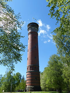 torre, céu, árvore, verde, natureza, nuvem, farol, plantar, estrutura construída, visão de baixo ângulo, arquitetura, exterior do edifício, dia, alto - alto, ninguém, luz solar, indústria, ao ar livre, construção, fábrica, crescimento, nuvem - céu, direção, poluição, 4K, CC0, domínio público, royalty free