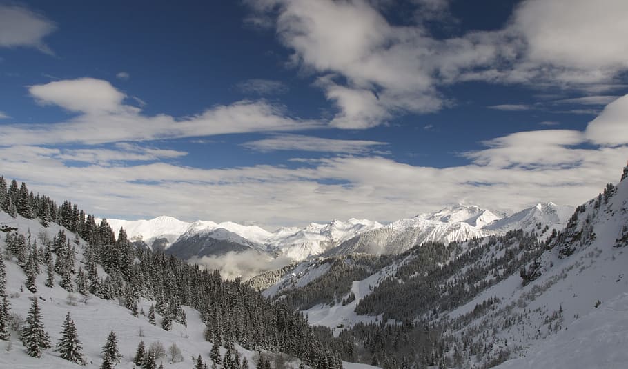 bjerge, skråninger, skyer, himmel, lone peak, bjerg, Alperne, sne, landskab, dag, vinter, udendørs, kold temperatur, miljø, scenics - natur, sky - himmel, skønhed i naturen, natur, rolig scene, ro, ingen mennesker, ikke-urbane scene, hvid farve, rækkevidde, træ, snedækket bjerg, placere, Beliggenhed, 2K