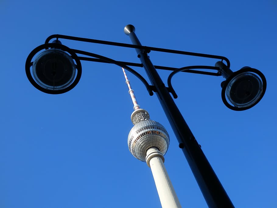 wieża CN, Berlin, latarnia, punkt orientacyjny, niebo, architektura, Niemcy, kopuła, wieża telewizyjna, niski kąt widzenia, porozumiewanie się, cele podróży, czyste Niebo, wieża, technologia, niebieski, zbudowana struktura, Miasto, wysoki - wysoki, nadawanie, turystyka, Natura, globalna komunikacja, dzień, żadnych ludzi, na dworze, iglica, 4K