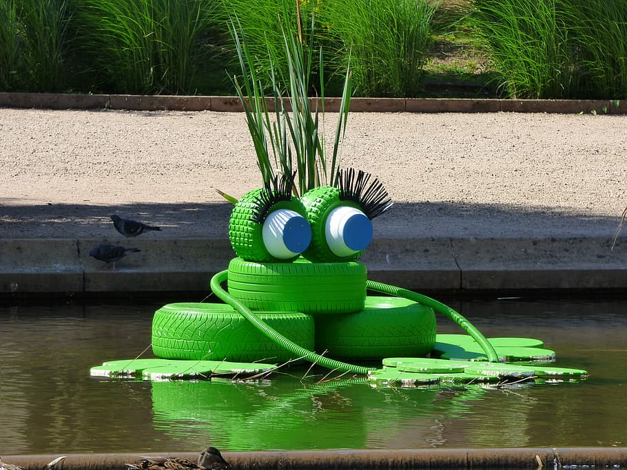 Conca, original, granota, aigua, naturalesa, color verd, planta, dia, cap gent, a l'aire lliure, llac, material de fusta, creixement, llum solar, conservació del medi ambient, estructura construïda, creativitat, representació, representació animal, art i artesania, moviment, 4K