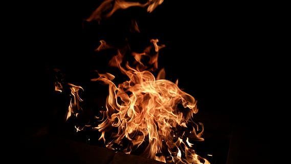 foto nyala api, wallpaper api 3d, api, cahaya, hitam, api - fenomena alam, suhu panas, pembakaran, api unggun, merah, perapian, kuning, neraka, bersinar, warna hitam, latar belakang, kayu bakar, alam, warna oranye, abstrak, latar belakang hitam, merapatkan, tidak ada orang, malam, gerakan, gelap, paparan panjang, tanda, komunikasi, bahan kayu, di luar rumah, 5K, CC0, domain publik, bebas royalti