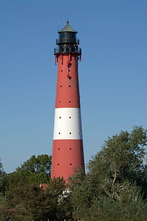 faro lombriz faro, farolero, faro, ver, rojo blanco, paisaje, isla, lombriz, Nordfriesland, edificio, arquitectura, Mecklenburg, señal, a rayas, dirección, torre, estructura construida, cielo, proteccion, seguridad, la seguridad, cielo limpio, naturaleza, planta, día, exterior del edificio, nadie, árbol, rojo, vista de ángulo bajo, al aire libre, 5K, CC0, dominio público, libre de derechos