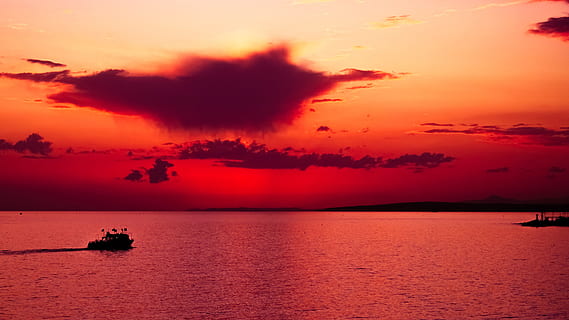 posta de sol, mar, cel, núvols, colors, tarda, vespre, ayia napa, Xipre, aigua, silueta, escenics - natura, núvol - cel, vaixell nàutic, transport, bellesa a la natura, escena tranquil·la, color taronja, horitzó, naturalesa, tranquil·litat, horitzó sobre l’aigua, cel dramàtic, cap gent, 4K, CC0, domini públic, lliure de regalies