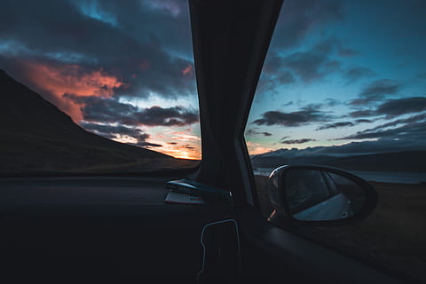 silniční zakopnutí, nízký, fotografování světla, zrcátko, západ slunce, mrak, auto, výlet, oknem, nebe, mrak - nebe, přeprava, motorové vozidlo, způsob dopravy, Příroda, odraz, interiér vozidla, sklo - materiál, pohyb, soumrak, pozemního vozidla, nikdo, boční zrcátko, cestovat, scenics - příroda, dramatická obloha, krása v přírodě, venku, 5K, CC0, veřejná doména, bez autorských práv