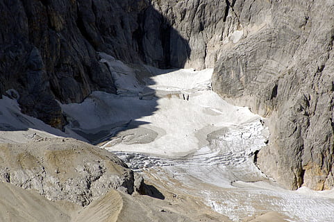 gletsjer, ijs-, alpine, rots, rock - object, solide, milieu, schoonheid in de natuur, niet-stedelijke scène, rotsformatie, landschap, scenics - natuur, natuur, koude temperatuur, geen mensen, berg-, geologie, kalmte, water, land-, zonlicht, buitenshuis, uitgehold, kracht in de natuur, vorming, 2K, CC0, publiek domein, royaltyvrij