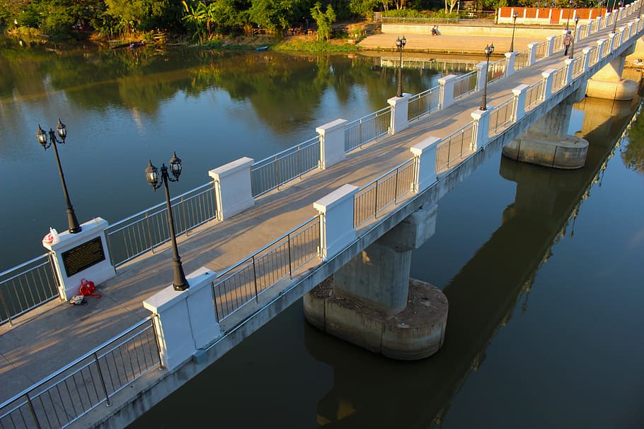 bridge, span, arquitectura, aigua, pont, abast, suspensió, referència, carretera, riu, que abasta, infraestructura, connexió, pont d’arc, manera, enginyeria, construcció, estructura, connectar, a l'aire lliure, creu, pas superior, viatjar, modern, concret, creuar, disseny, reflexió, pont - estructura feta per l'home, cap gent, llac, transport, naturalesa, estructura construïda, vista d’angle alt, dia, davant del mar, barana, arbre, vaixell nàutic, manera de transport, 5K