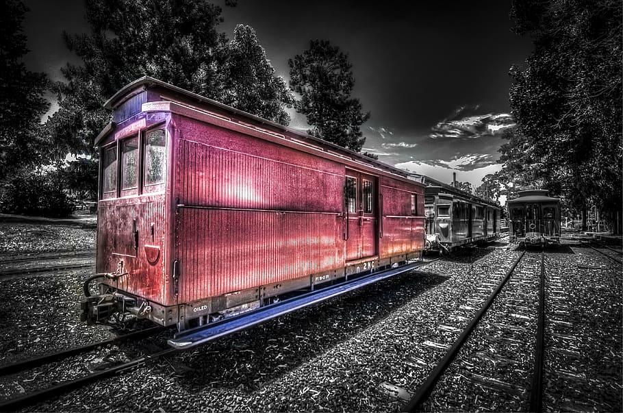 selectiu, fotografia en color, tren, ennuvolat, cel, vies del tren, pistes, encreuament de trens, rail, vies de tren, ferrocarril, línies de tren, pista de tren, rang dinàmic alt, fotografia hdr, imatge d’alt rang dinàmic, hdr, fotografia, bracketing, vies del ferrocarril, transport, mode de transport, viatjar, estació, plataforma d’estació de ferrocarril, passat de moda, locomotora, transport per ferrocarril, pista, manera de transport, arbre, transport públic, tren - vehicle, planta, naturalesa, núvol - cel, cap gent, vehicle terrestre, arquitectura, a l'aire lliure, moviment, cotxe de ferrocarril, 4K