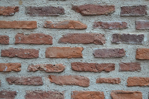 Pozadí, textura, cihlový, zeď, konstrukce, fasáda, nástěnný prvek, vzor, cihlová zeď, cement, Červené, stavba, architektura, nikdo, celý rám, texturou, den, detail, text, venku, západní skript, sdělení, exteriér budovy, pozitivní emoce, zpráva, 2K, CC0, veřejná doména, bez autorských práv