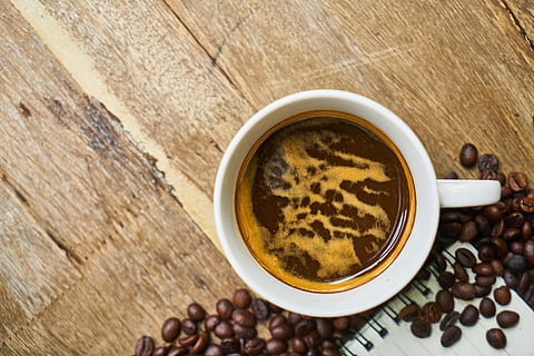 Notizbuch, Kaffee, Kurs, die Arbeit, Espresso, Kaffeebohne, Kerne, Seite, gesundes Essen, guten Morgen, Ernährung, Koffein, Morgen, braun, Tabelle, aufwachen, Getränk, Foto, Lebensmittel, schreiben, Hintergrund, Fotografie, Stift, gesunder Lebensstil, Ader, Cafe, lesen, Makro, Arbeit, Essen Foto, Cappuccino, köstlich, Nahansicht, Küche, Detail, Samen, frisch, wunderschönen, Latté, Hinweis, mitschreiben, Kolumbien, Weiß, Literatur, Papier-, Produktfoto, Buch, Manuskript, Tasse, Kaffee trinken, Essen und Trinken, Becher, Erfrischung, direkt darüber, Kaffeetasse, geröstete Kaffeebohne, heisses Getränk, Holz - Material, Frische, High Angle View, drinnen, Tee, Stillleben, alkoholfreies Getränk, Teetasse, 5K, CC0, gemeinfrei, lizenzfrei