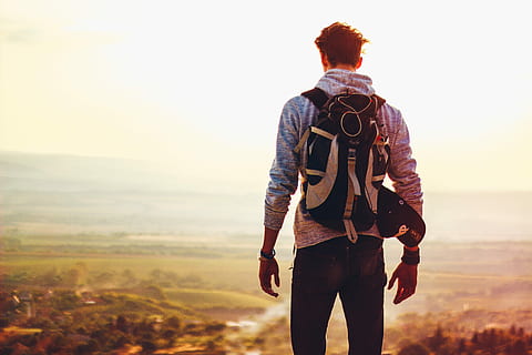 Mann, Blau, Jacke, tragen, schwarz, Weiß, Rucksack, Stehen, Licht, tagsüber, Sonnenuntergang, Landschaft, eine Person, Natur, Freizeitbeschäftigung, Umgebung, Abenteuer, Männer, Rückansicht, junger Erwachsener, Lebensstile, Sonnenlicht, Himmel, echte Menschen, Wandern, Dreiviertel Länge, kopieren sie platz, Aktivität, draußen, Blick auf Ansicht, 5K, CC0, gemeinfrei, lizenzfrei