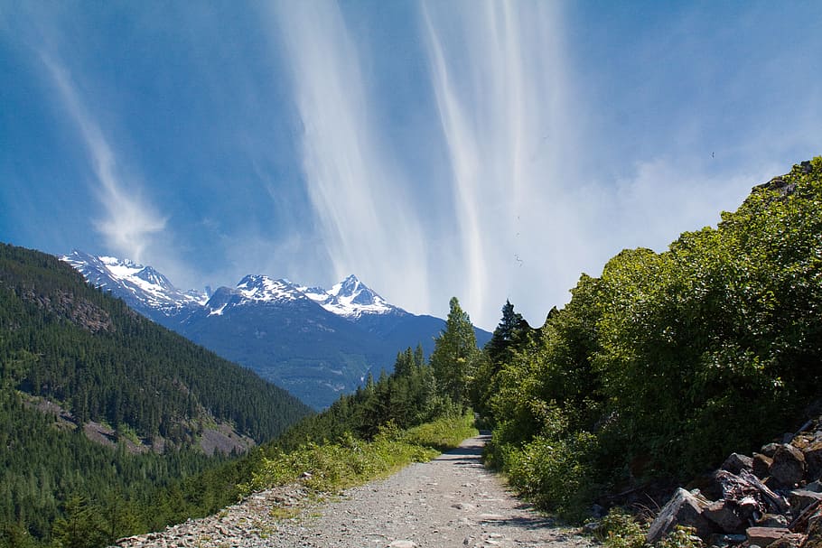 fotografia di paesaggio, foresta, colline, montagna, sentiero, natura, paesaggio, estate, all'aperto, viaggio, turismo, pista, paesaggio di montagna, paesaggio estivo, scenario, paesaggio forestale, panoramico, strada, strada di montagna, sentiero d'escursionismo, scenics - natura, bellezza nella natura, ambiente, cielo, pianta, albero, catena montuosa, nuvola - cielo, terra, scena tranquilla, direzione, giorno, Pino, nessuno, picco di montagna, albero di conifere, bosco di pini, montagna innevata, 4K