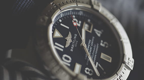 analog, zegarek, czytanie, 2:38, ścieśniać, zdjęcie, breitling, zegarek analogowy, pasek, czas, obiekt, pomiary, czasomierz, zegar, zbliżenie, kierunek, numer, deska rozdzielcza, wskaźnik, transport, zegarek na rękę, precyzja, wewnątrz, Wskazówka minutowa, instrument czasu, selektywne skupienie, instrument pomiaru, technologia, wskazówka zegara, prędkościomierz, żadnych ludzi, metal, wnętrze pojazdu, tarcza zegara, wskazówka godzinowa, w kolorze srebrnym, akcesoria osobiste, stal, stoper, 1080P, CC0, domena publiczna, darmowe zdjęcia