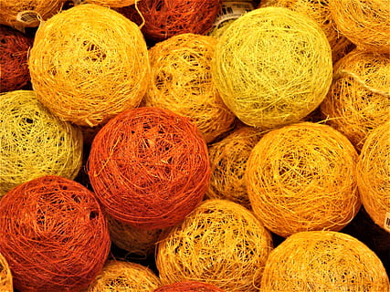garen, ballen, koord, geen mensen, volledig kader, achtergronden, stilleven, detailopname, grote groep objecten, hoge hoekmening, stack, eten en drinken, bal, bruin, te koop, gebied, draad, dag, vorm, geometrische vorm, overvloed, voedsel, binnenshuis, vis industrie, 2K, CC0, publiek domein, royaltyvrij