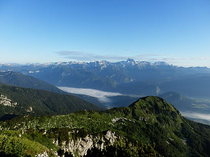 berg, himmel, dimma, natur, landskap, utomhus, bergstopp, topp, naturlandskap, vackert landskap, scenics - natur, skönhet i naturen, lugn, lugn plats, bergskedja, icke-urbana scenen, miljö, inget folk, idyllisk, dag, avlägsen, fysisk geografi, moln - himmel, blå, växt, 2K, CC0, offentligt domän, royaltyfria