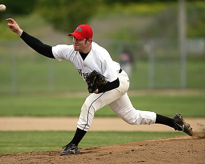 baseball, brocca, lanciatore di baseball, palla, sport, atleta, gioco, concorrenza, campo, tumulo, infield, azione, giocatore, intonazione, gettare, uniforme, all'aperto, lancio, messa a fuoco, pitching, campo da baseball, foto d'azione, guanto, passatempo, canadese, baseball - sport, giocatore di baseball, palla da baseball, Lega giovanile, giocando, guanto da baseball, base, batting, uniforme da baseball, sport e fitness, uniforme sportiva, persone, sport di squadra, colpire, una persona, parte del corpo umano, capi di abbigliamento, lunghezza intera, giorno, persone reali, concentrarsi sulle conoscenze acquisite, maschi, attività di svago, uomini, berretto, stili di vita, braccio umano, braccia alzate, gamba, 2K, CC0, dominio pubblico, privo di copyright