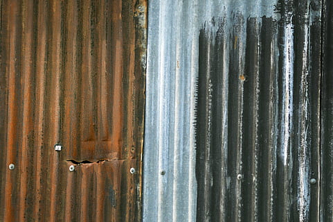 Folha, ondulado, ferrugem, cores, metal, oxidado, textura, quadro completo, ferro, ninguém, ferro ondulado, Entrada, porta, origens, intemperizado, fechar-se, padronizar, segurança, dia, protecção, velho, texturizado, estragado, chapa de metal, deterioração, ferro - metal, prateado colorido, 5K, CC0, domínio público, royalty free
