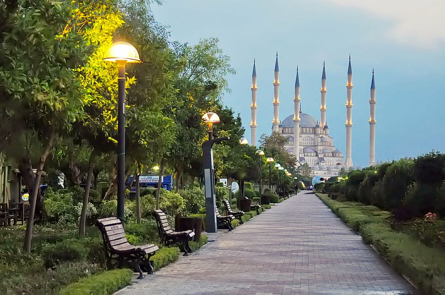adana, velký, cami, pouliční osvětlení, rostlina, osvětlovací zařízení, cesta vpřed, architektura, nebe, strom, stavba, směr, exteriér budovy, ulice, svítí, Příroda, destinace, nikdo, pěšina, cestovat, budova, město, náboženství, venku, 4K
