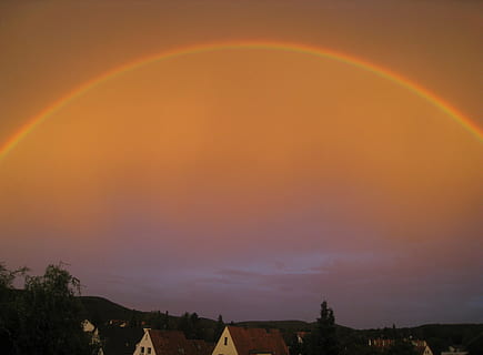 regnbue, himmel, skyer, afspejling, natur, naturligt skuespil, naturligt fænomen, regnbue farver, atmosfæriske optiske fænomener, farvet lys bånd, lys spektrum, sollys, fuld regnbue, Farbenspiel, spektrum, hjem, solnedgang, skumring, nat, skønhed i naturen, scenics - natur, idyllisk, sky - himmel, multi farvet, ingen mennesker, træ, arkitektur, rolig scene, miljø, ro, landskab, plante, bygning udvendig, dobbelt regnbue, 2K, CC0, offentligt domæne, royaltyfrie